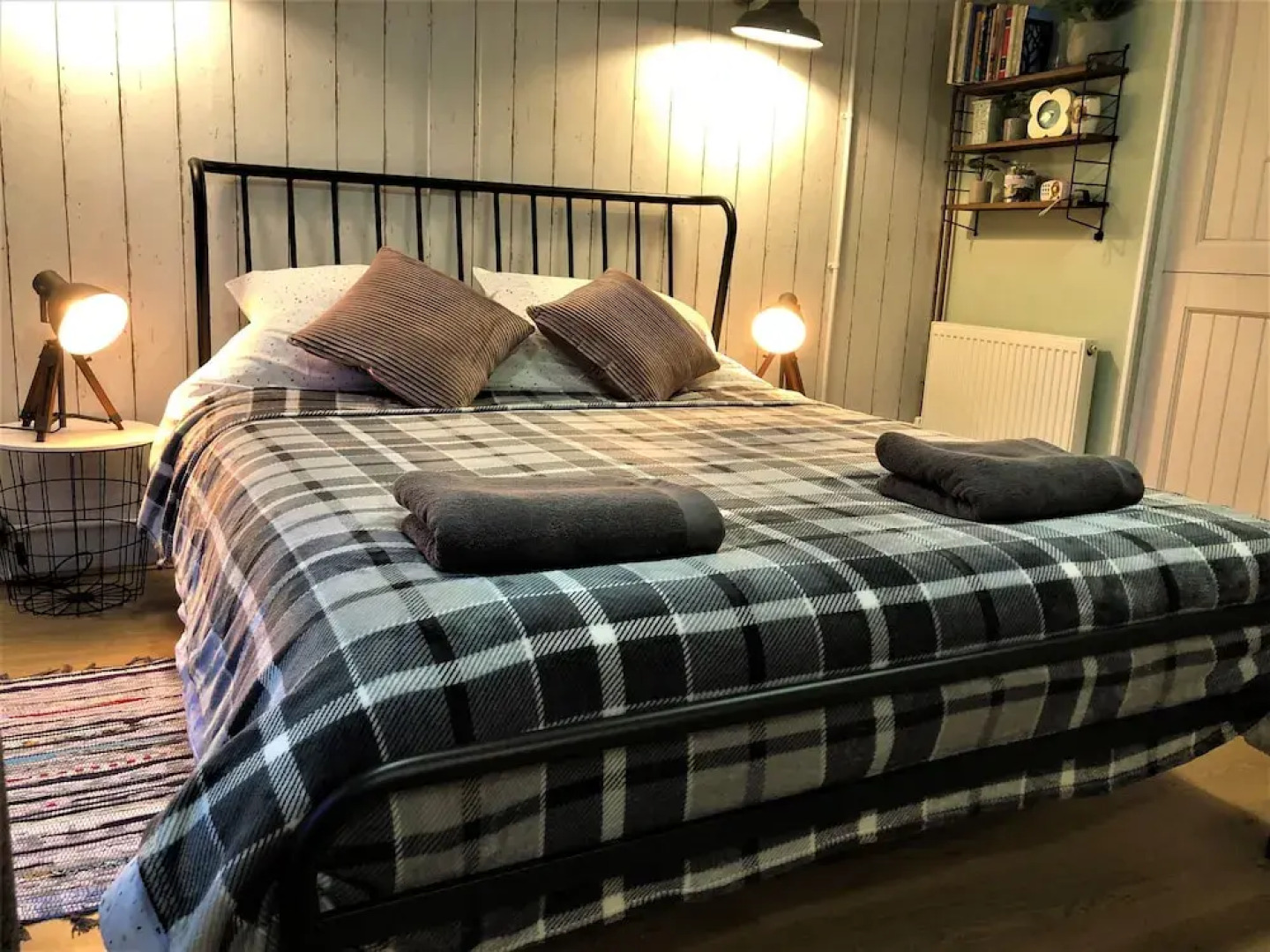 Unique 1+ bed Cabin, Parking and Private Garden