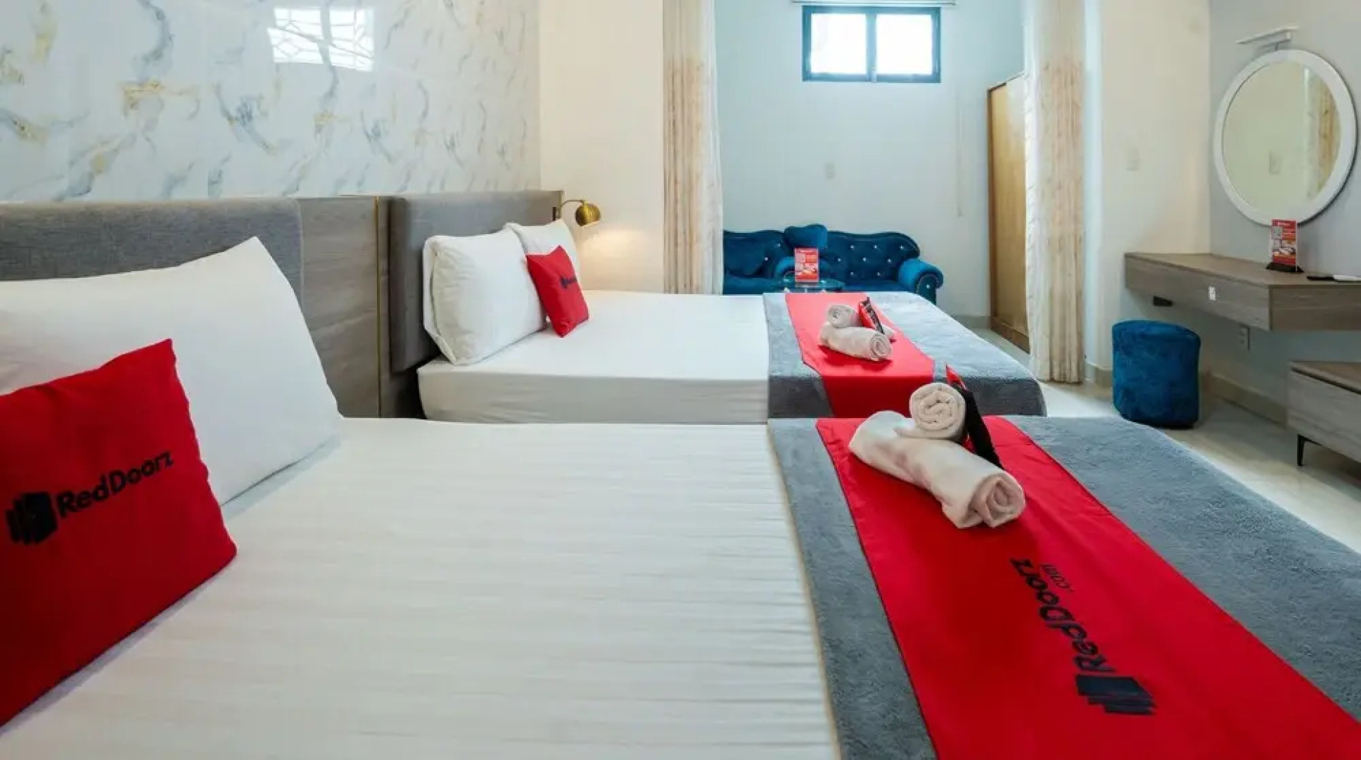 RedDoorz Near Tan Dinh Market 3