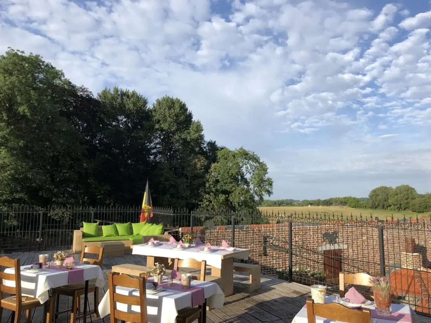 Beautifully Renovated Farmhouse for Groups, With Indoor Pool and Sauna