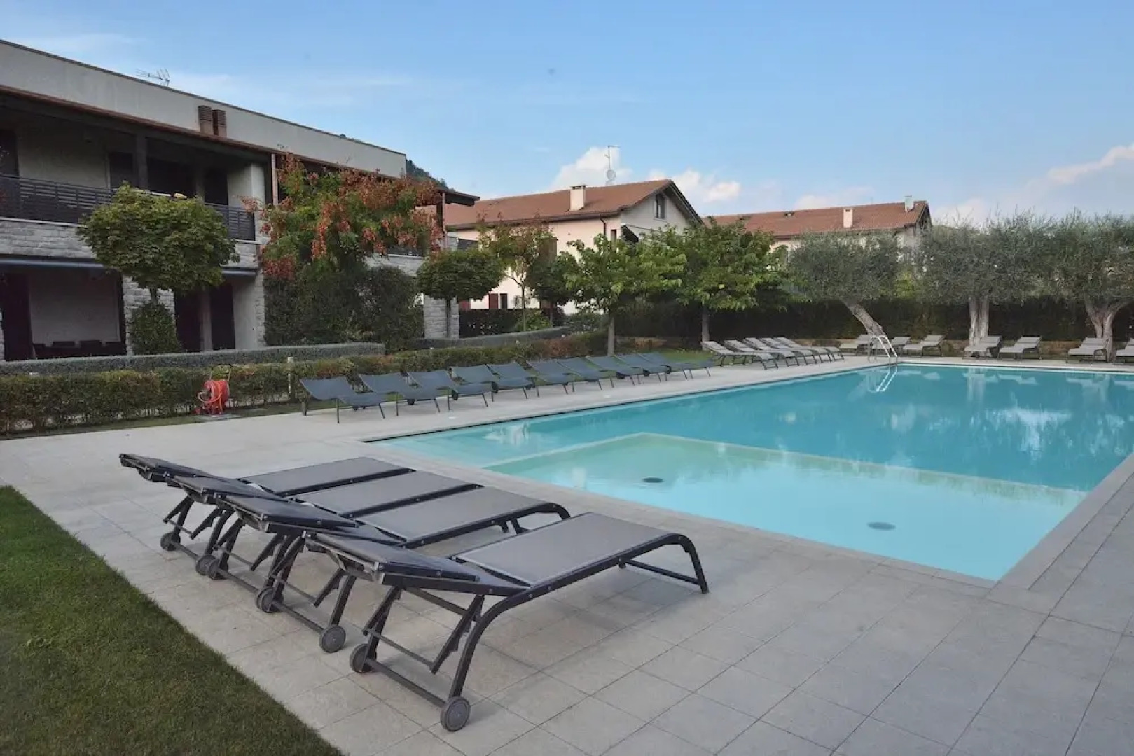 Apartment Berengario With Pool