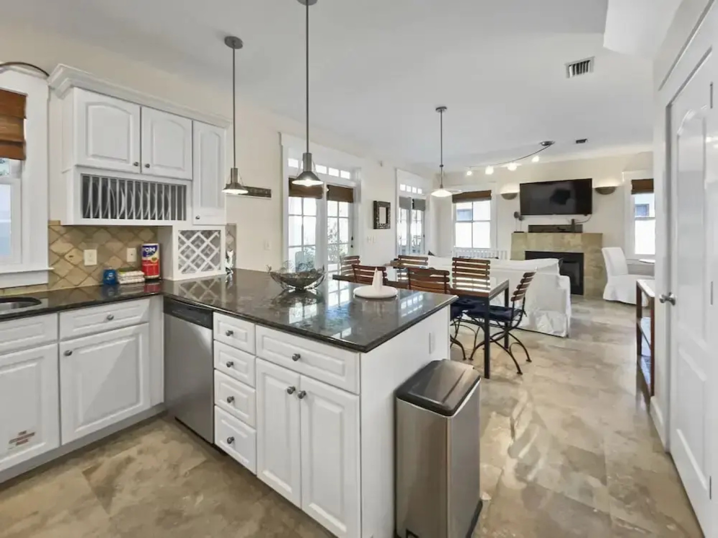 Mare E Sole 2 Bedroom Home by RedAwning