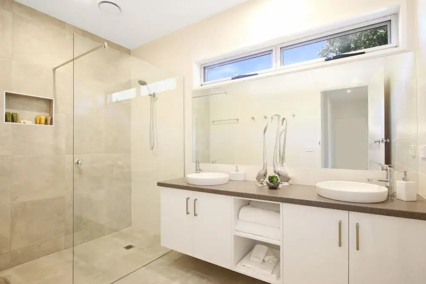 18 on Rayner - swish apartment Myrtleford