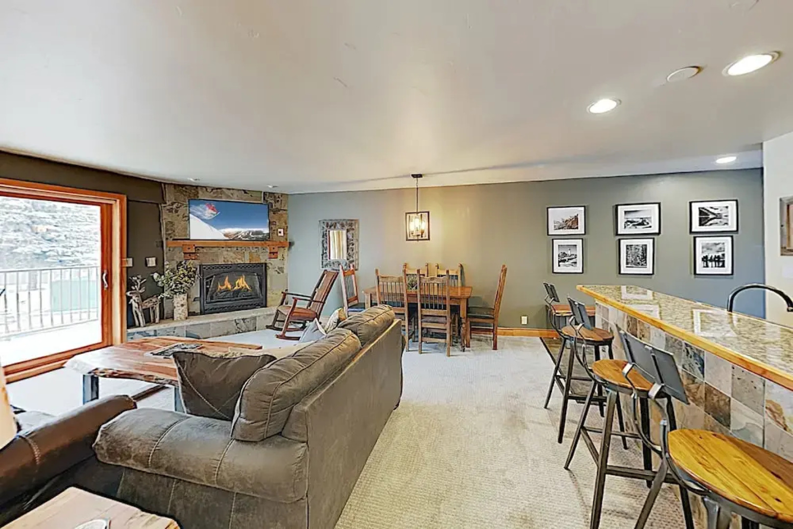 2BR w/ Hot Tub, Pool & Free Shuttle