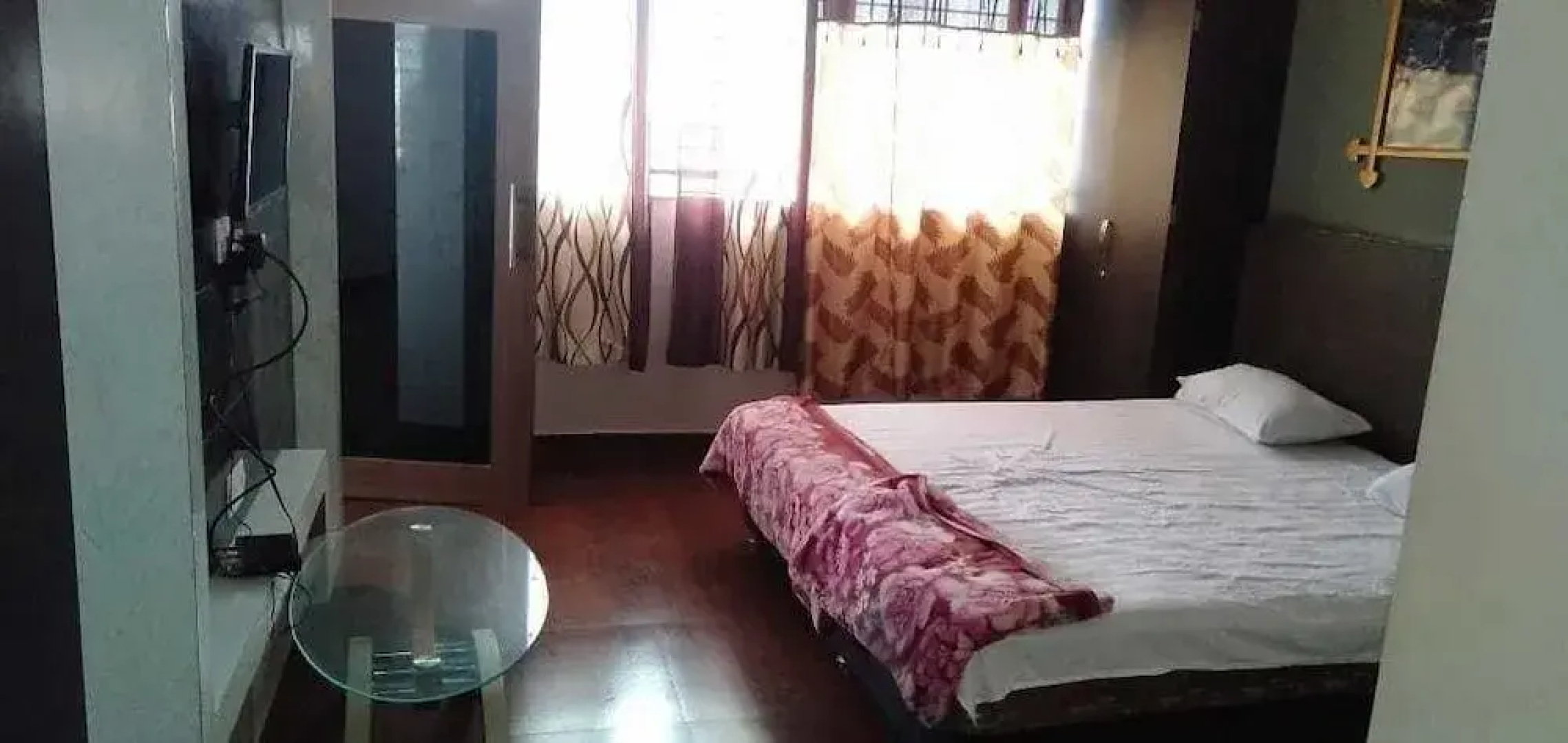Iroomz Shivaratna Palace