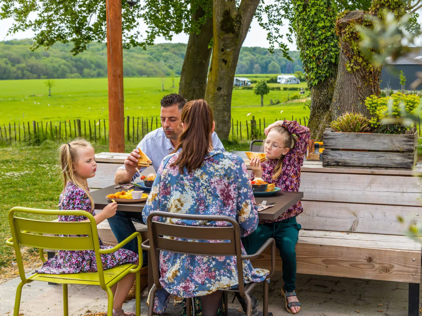 Comfortable air-conditioned chalet in a holiday park on the Gulperberg