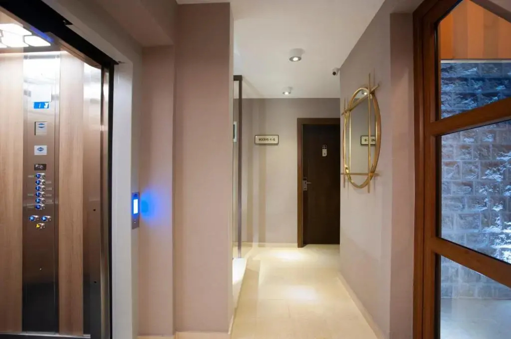 Отель Twelve by Aycon