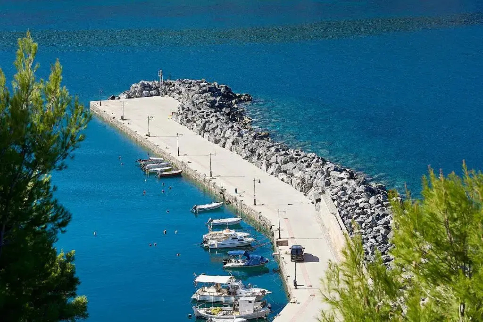 Xenia Residence & Suites