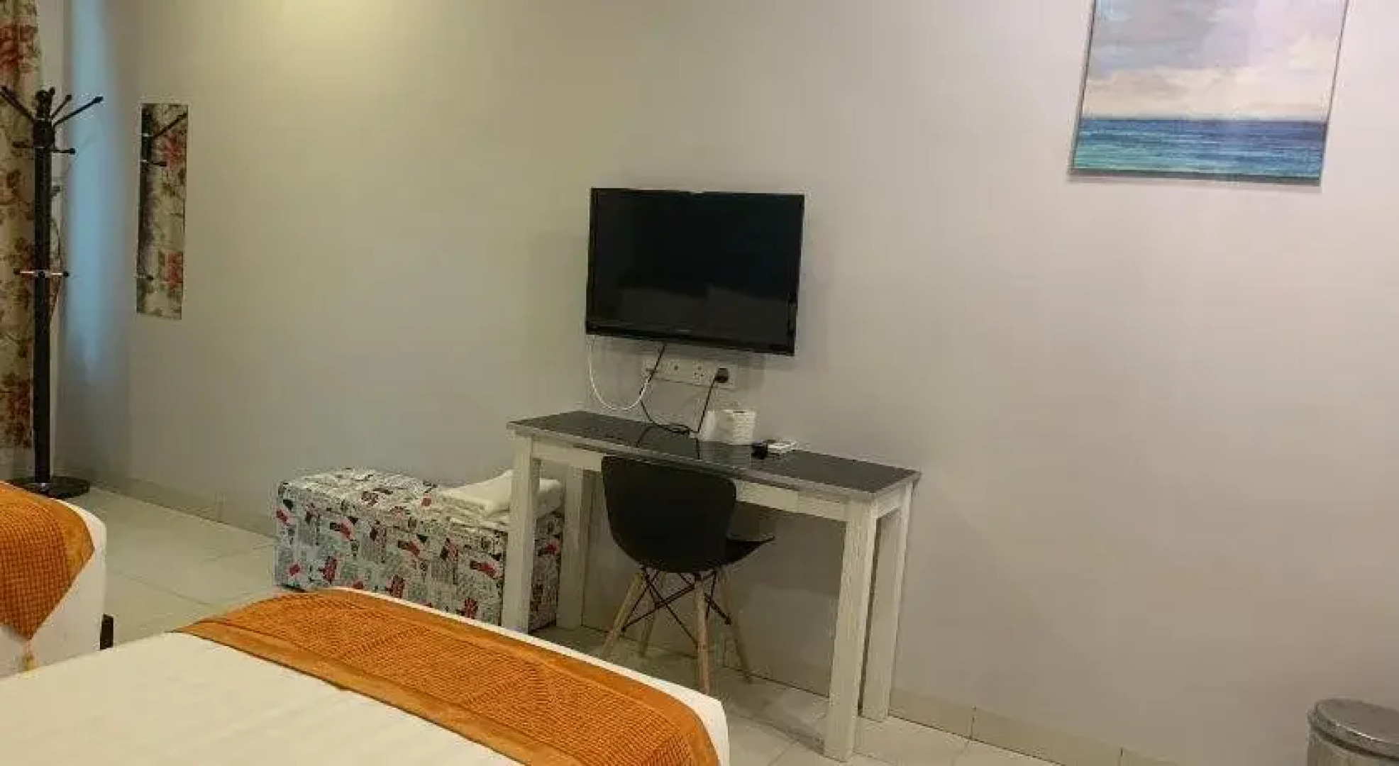 White House Homestay