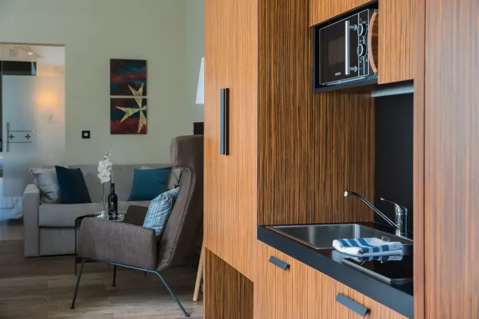 1926 Le Parisot Boutique Suites