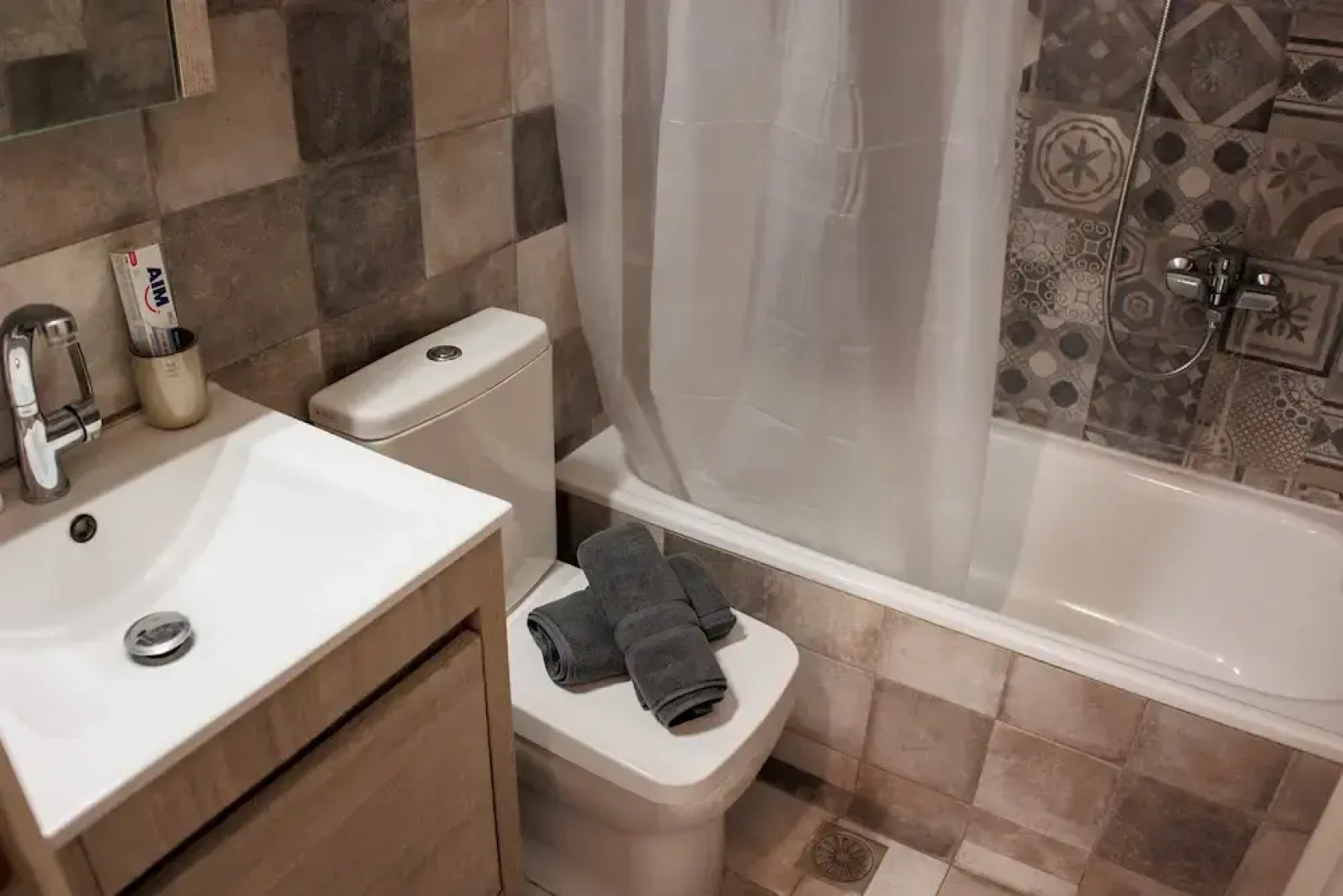 Kozani Central Nest - Homely Vibes