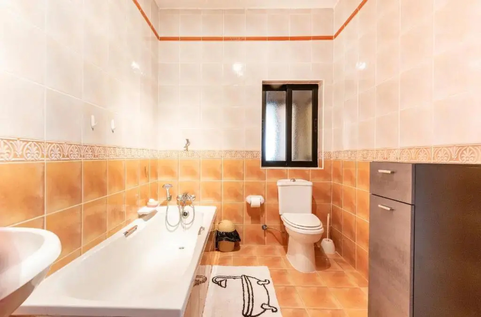 MS26 - Spacious Maisonette By The Sea