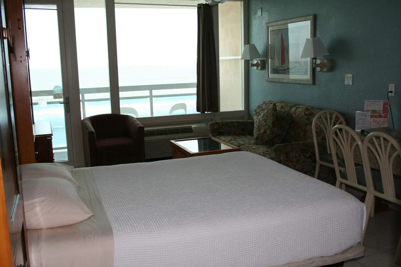 Georgian Inn Beach Club