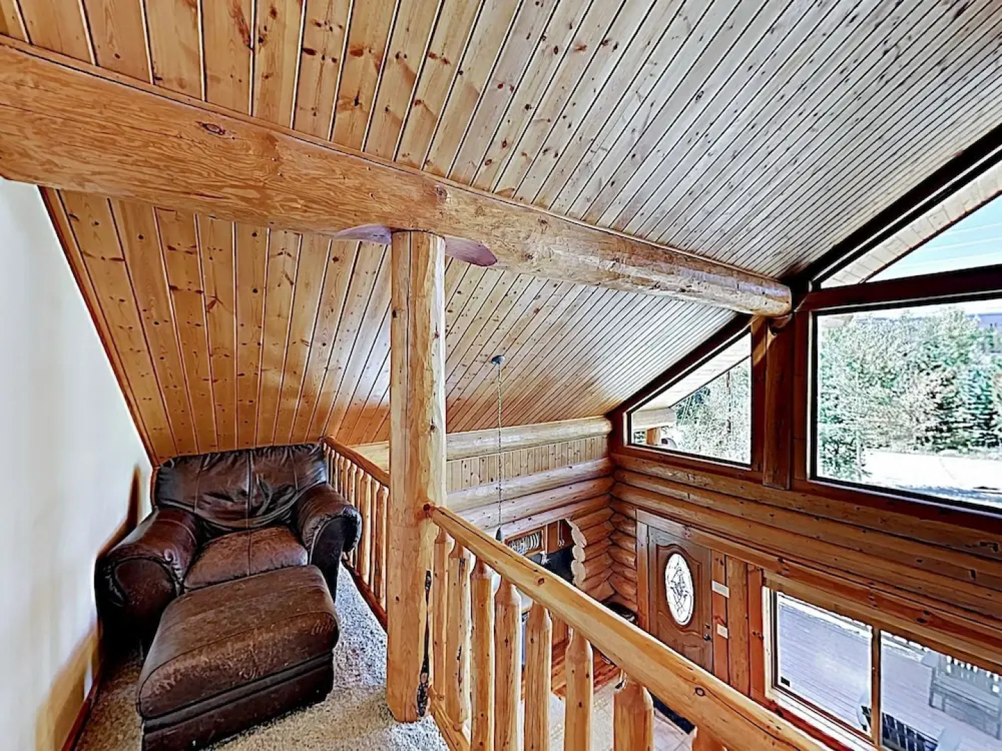 New Listing! Charming Woodland , Near Hiking 3 Bedroom Cabin