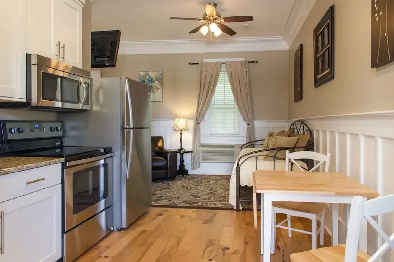 The Palmetto House Inn