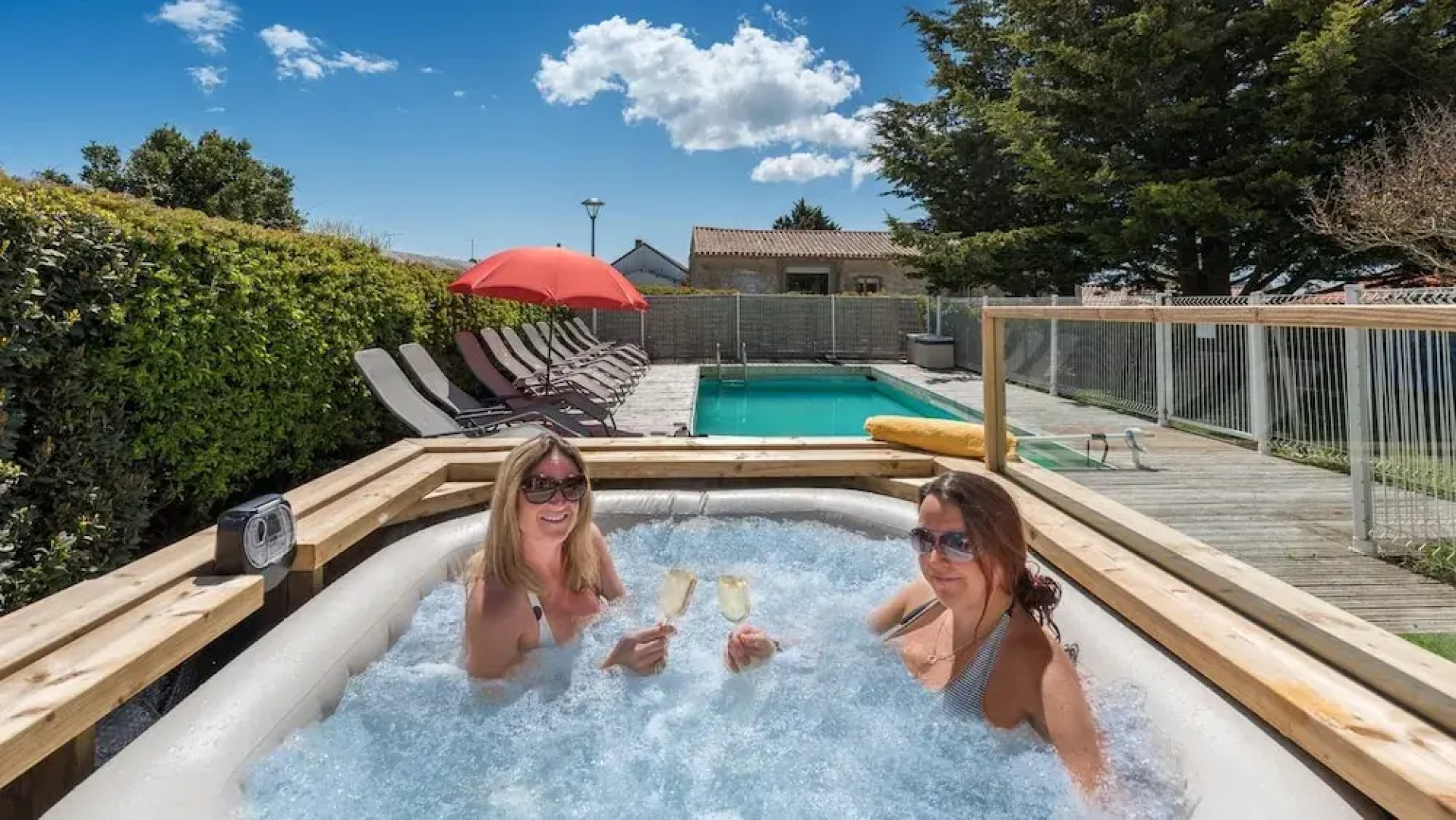 6 Bedrooms, Ideal for Multi-generation Families, 5 Reviews, Near Sandy Beaches