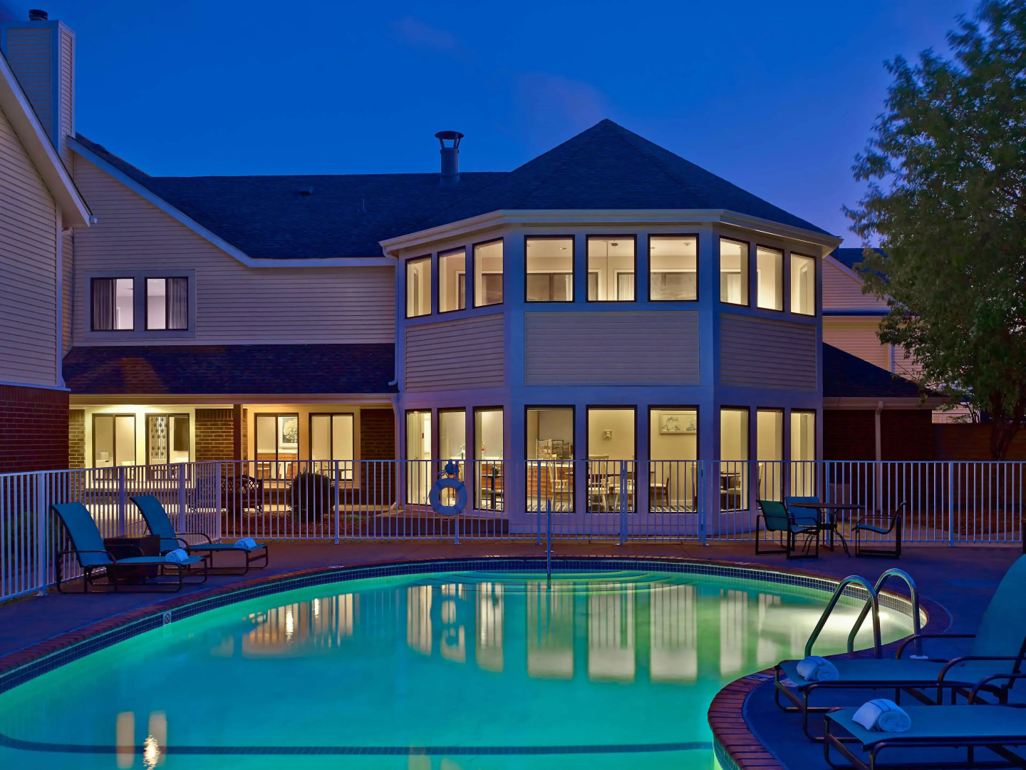 Sonesta Simply Suites Cleveland Airport