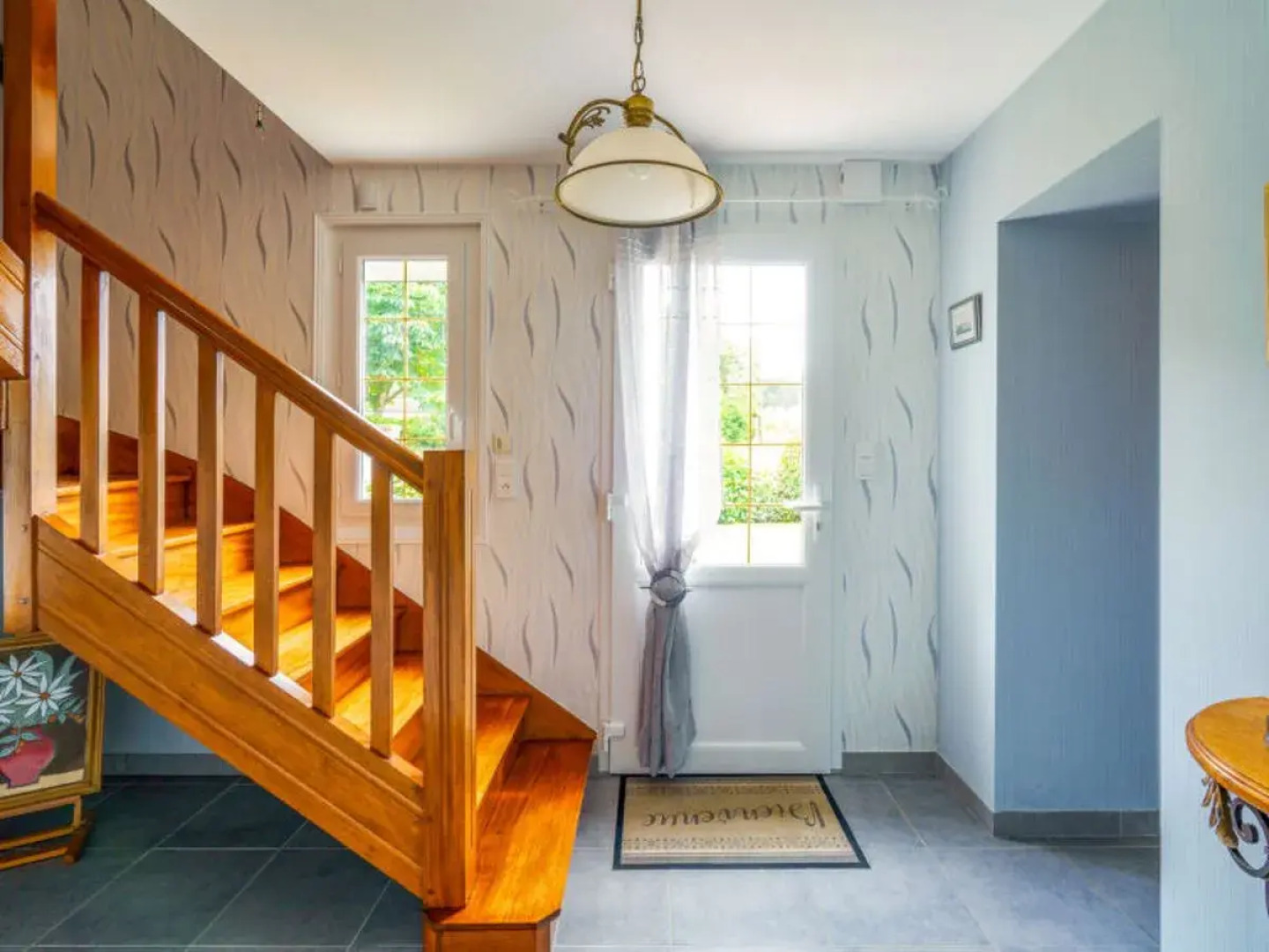 Les Volets Rouges (PEU101)