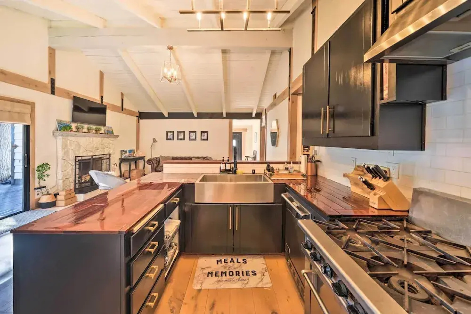 Chic Alpine Hideaway: Hiking, Skiing + Exploring!