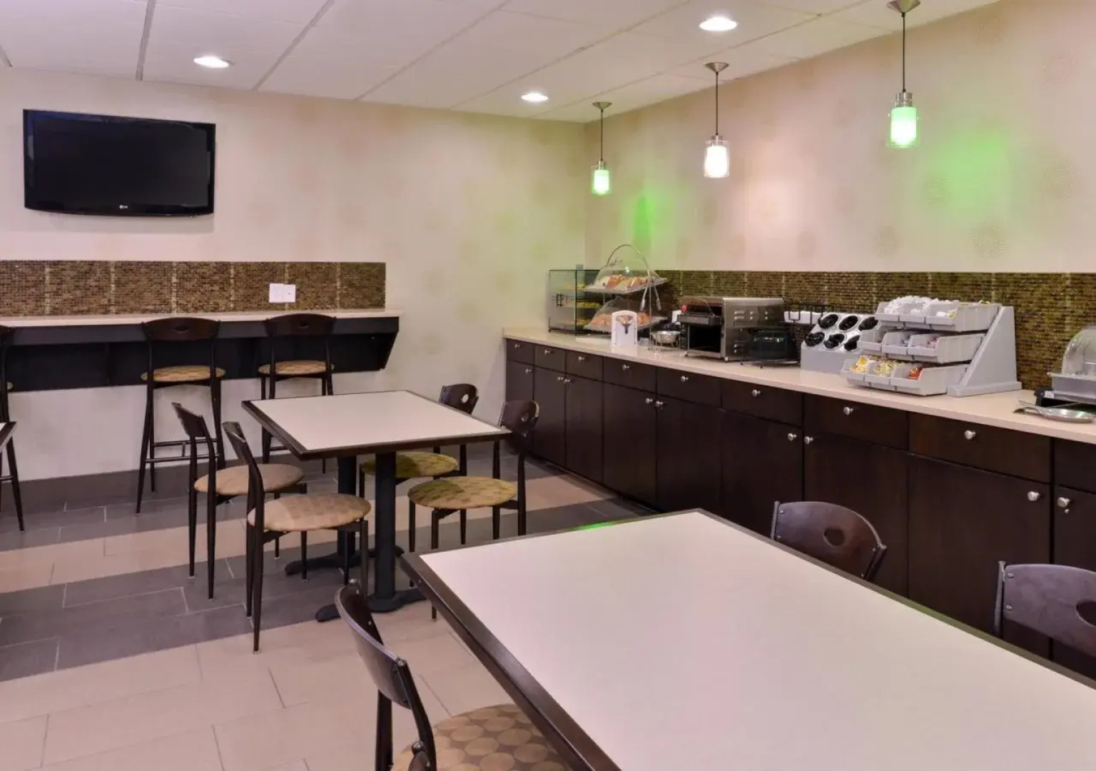 Best Western Plus Richmond Airport Hotel