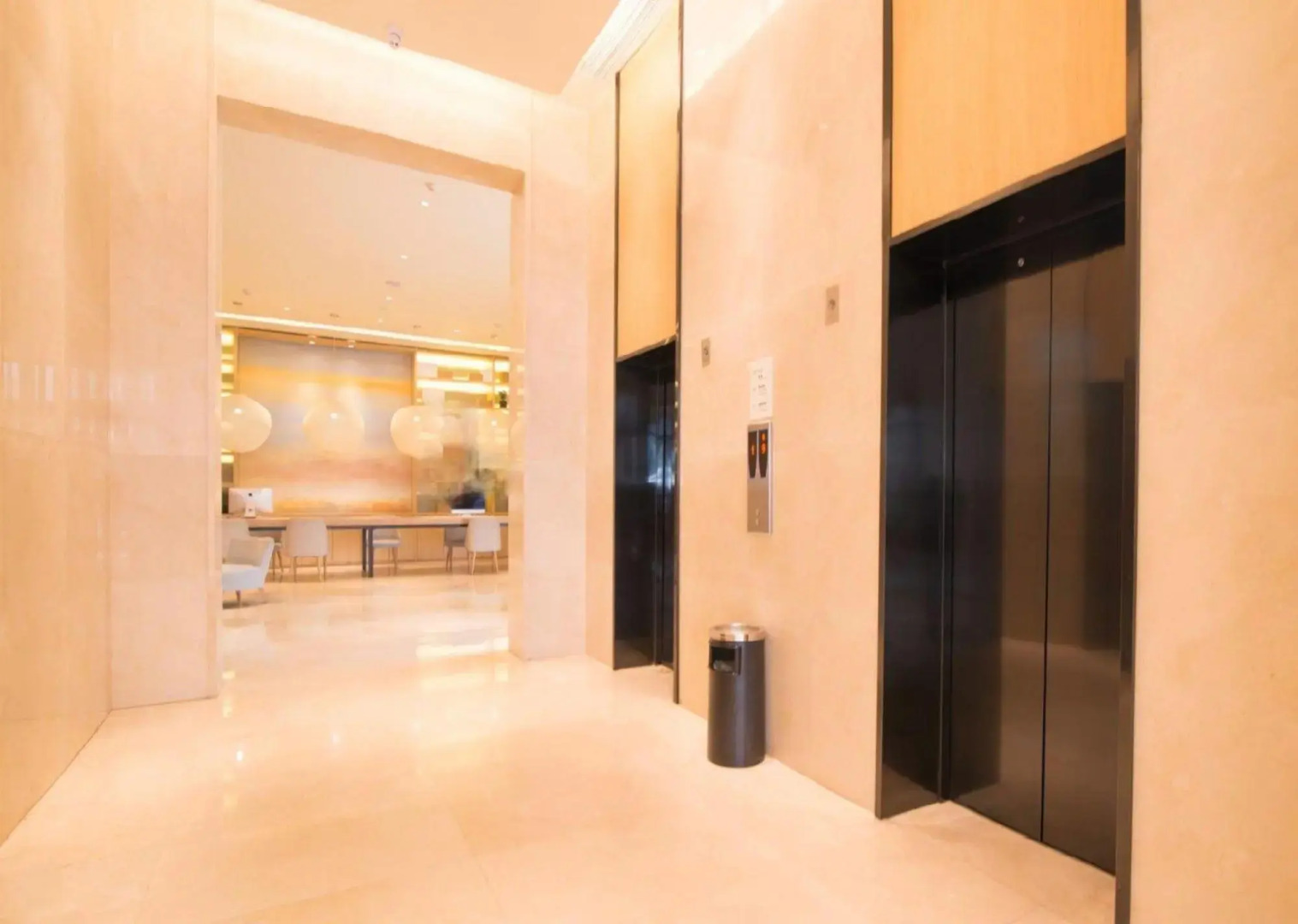 Ji Hotel (Zhenjiang Railway Station South Square)