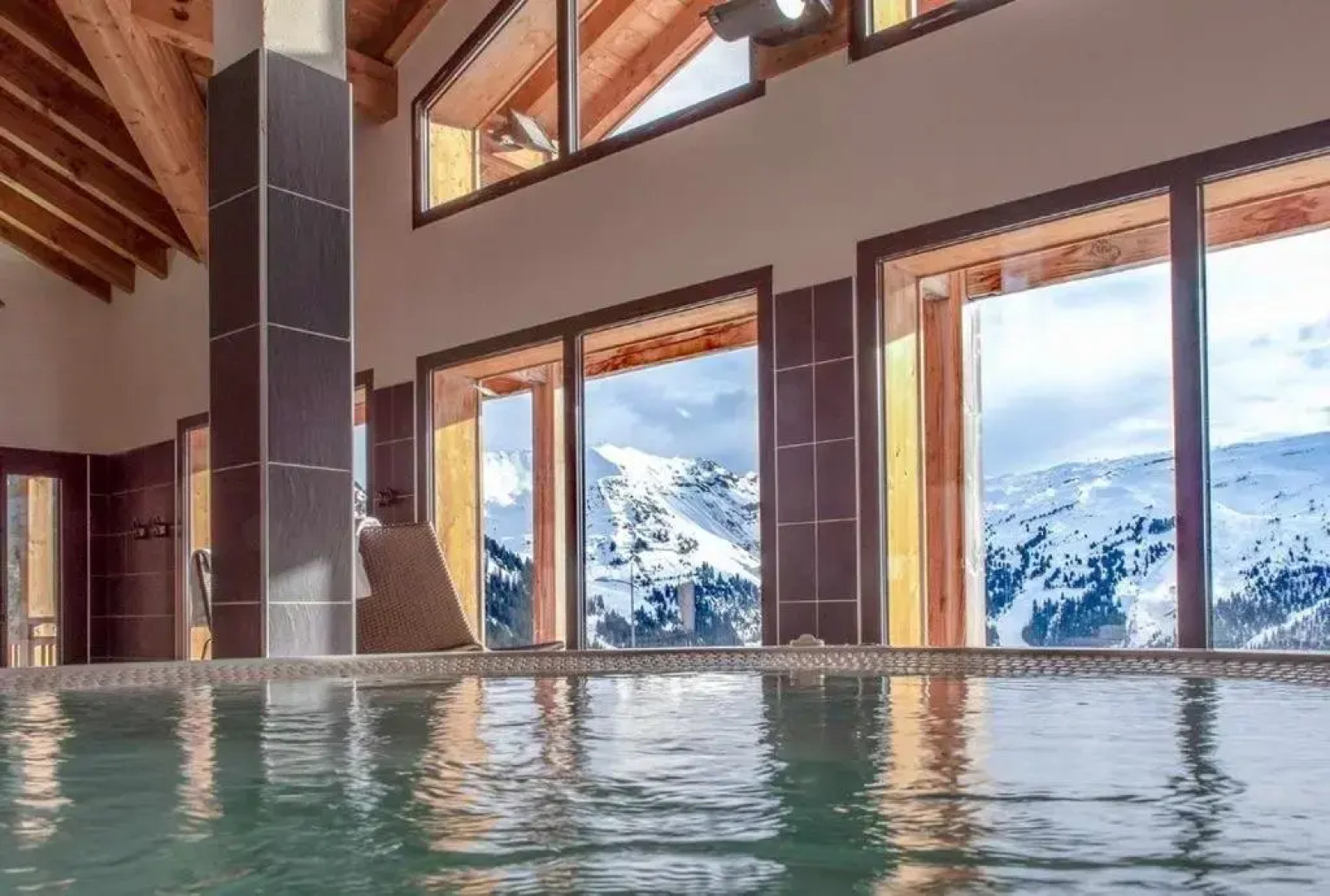 Vue panoramique sur les montagnes plein Sud - T2 Skis aux pieds, Piscine, Jacuzzi