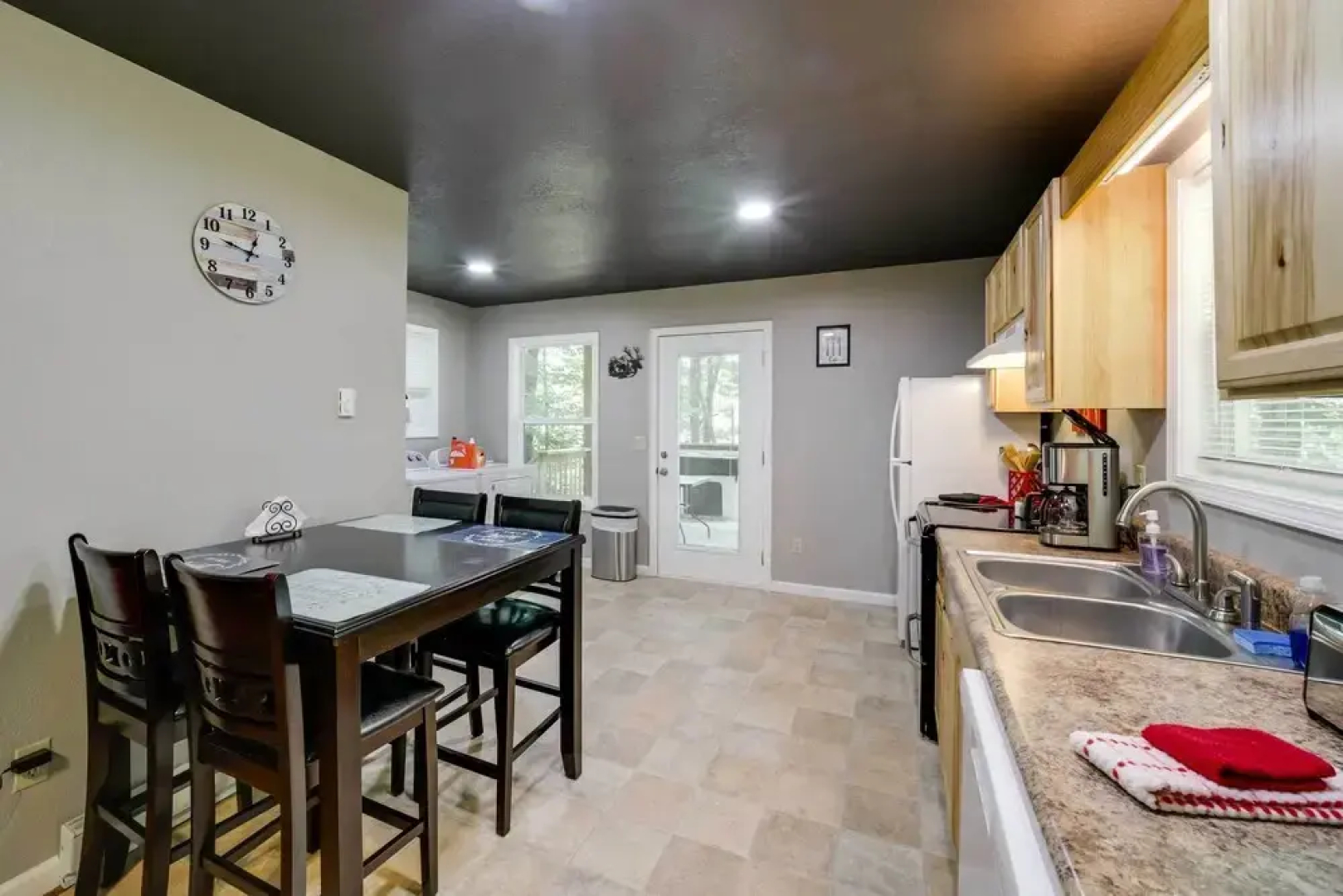 Cozy Whittier Cabin + Yard & Hot Tub, Pets Welcome