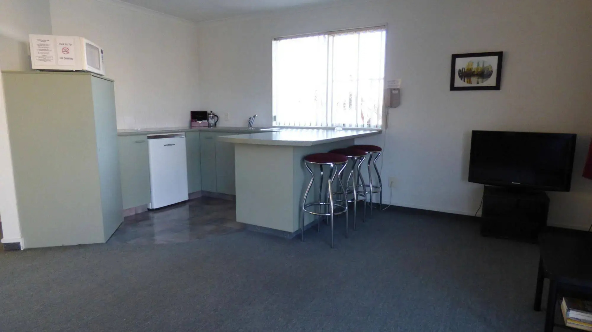 Alexandra Heights Motel