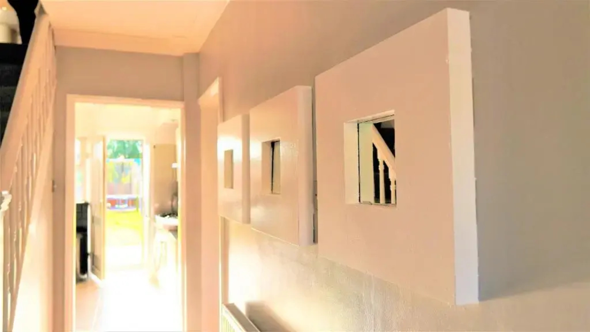 Spacious 3 bed house, great for FAMILIES and CONTRACTORS, sleeps 5 plus FREE Parking - Triumph Serviced Accommodation Wolverhampton