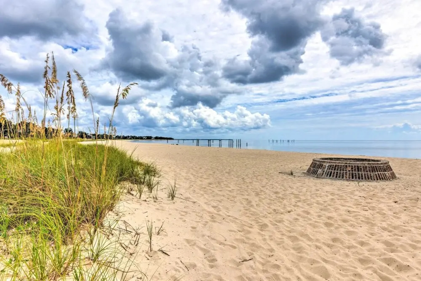Secluded 'La Mer Cottage' < 1 Mi to Beach!