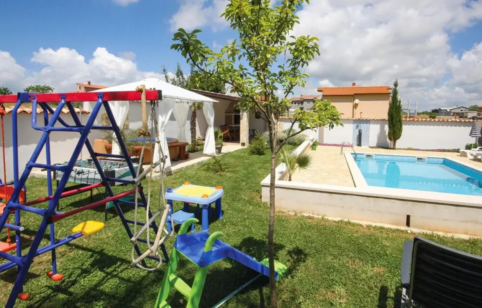 Amazing Home in Pula with Hot Tub, WiFi & 4 Bedrooms
