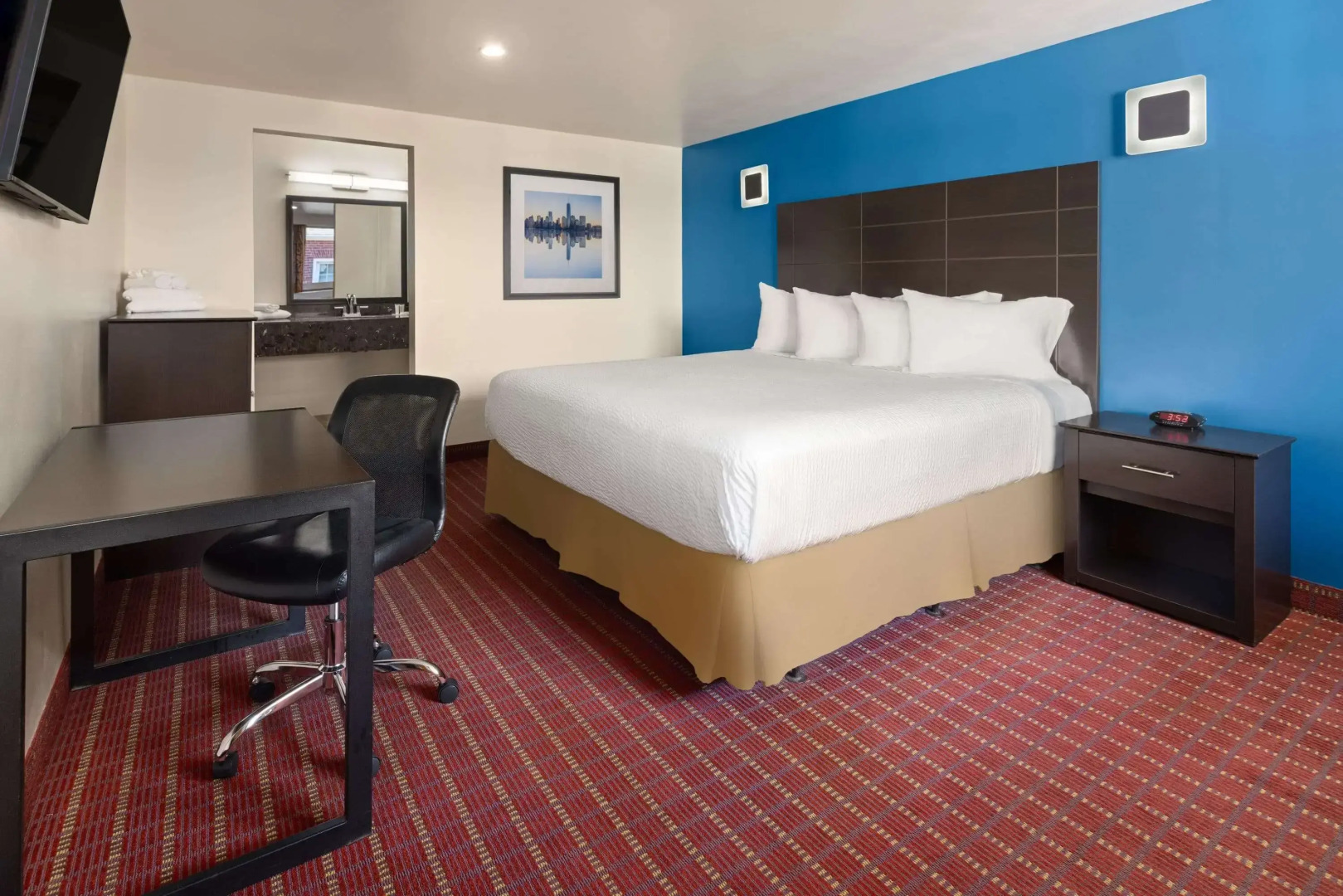 Travelodge by Wyndham Manhasset