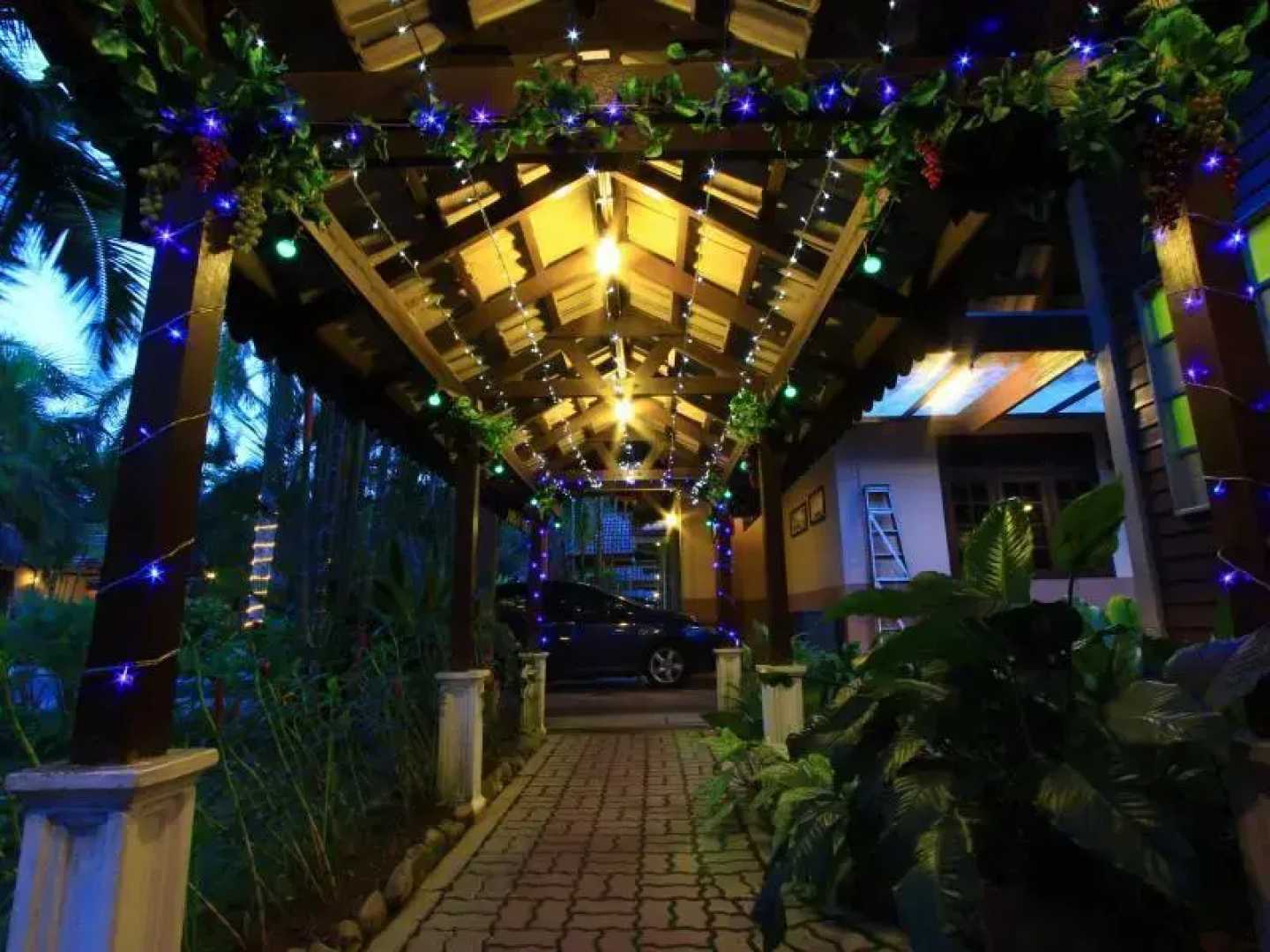 Six Villa Inn
