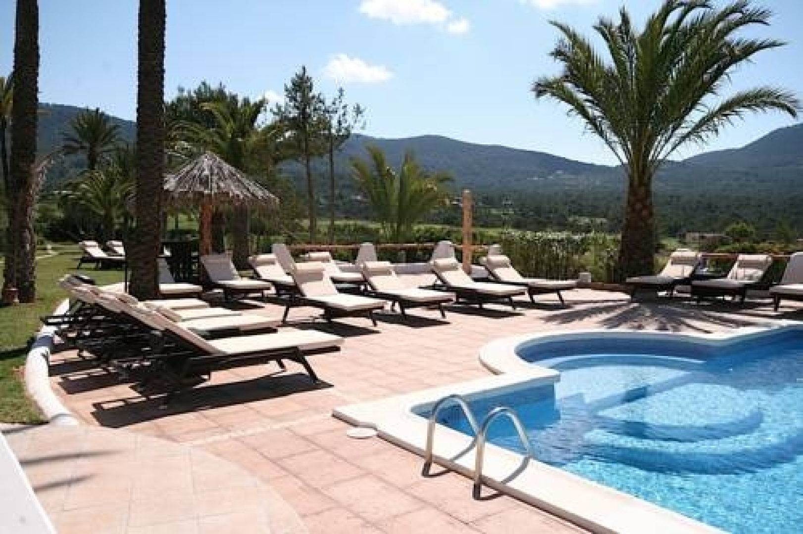 Calador Studios & Apartments