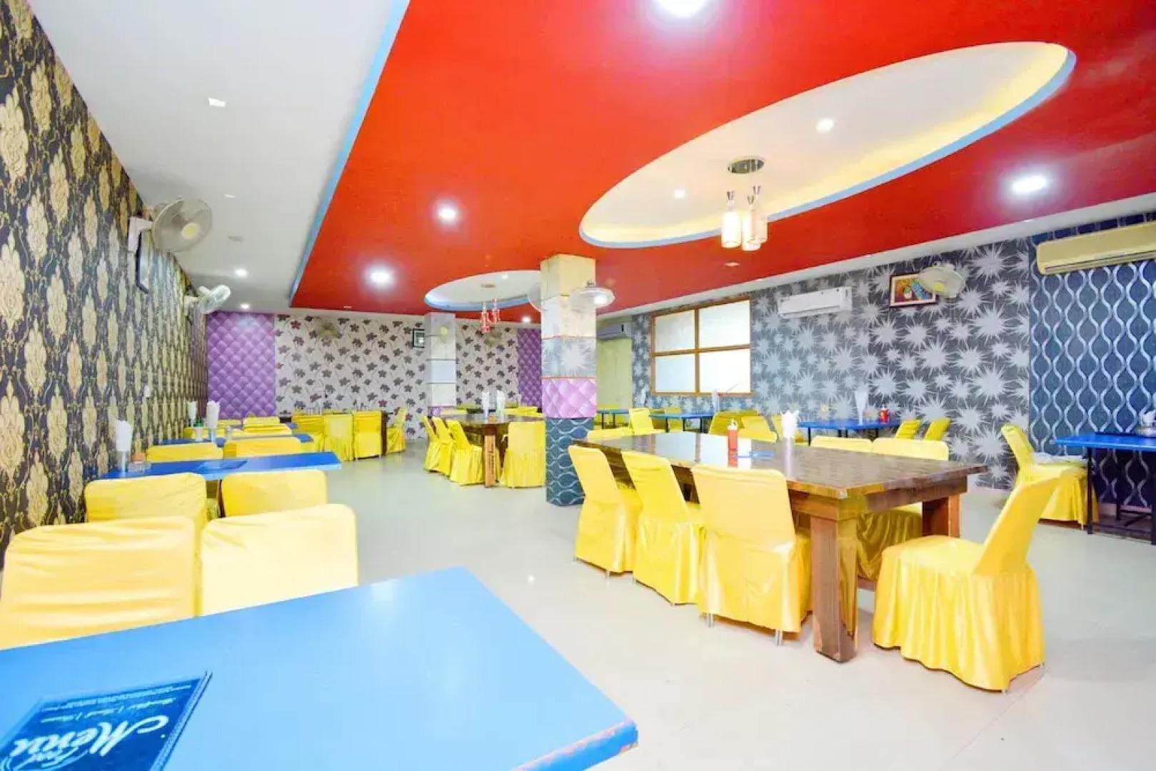 Oyo 39889 Palace Plaza
