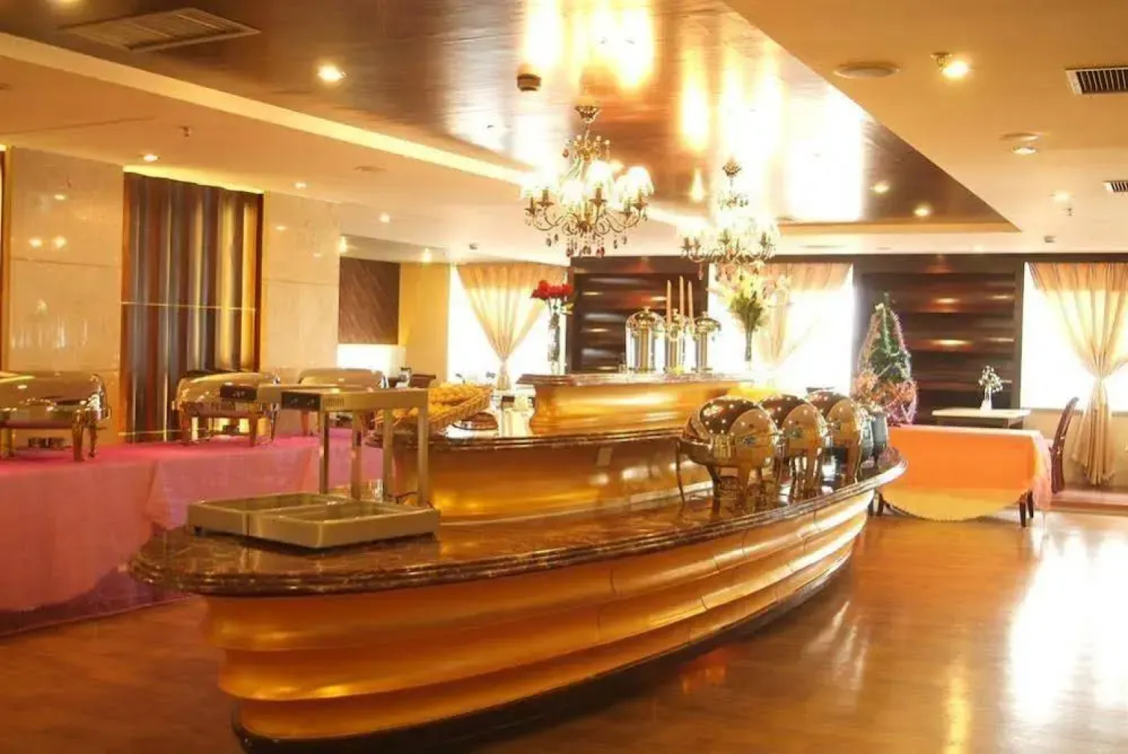 Shapotou Holiday Hotel