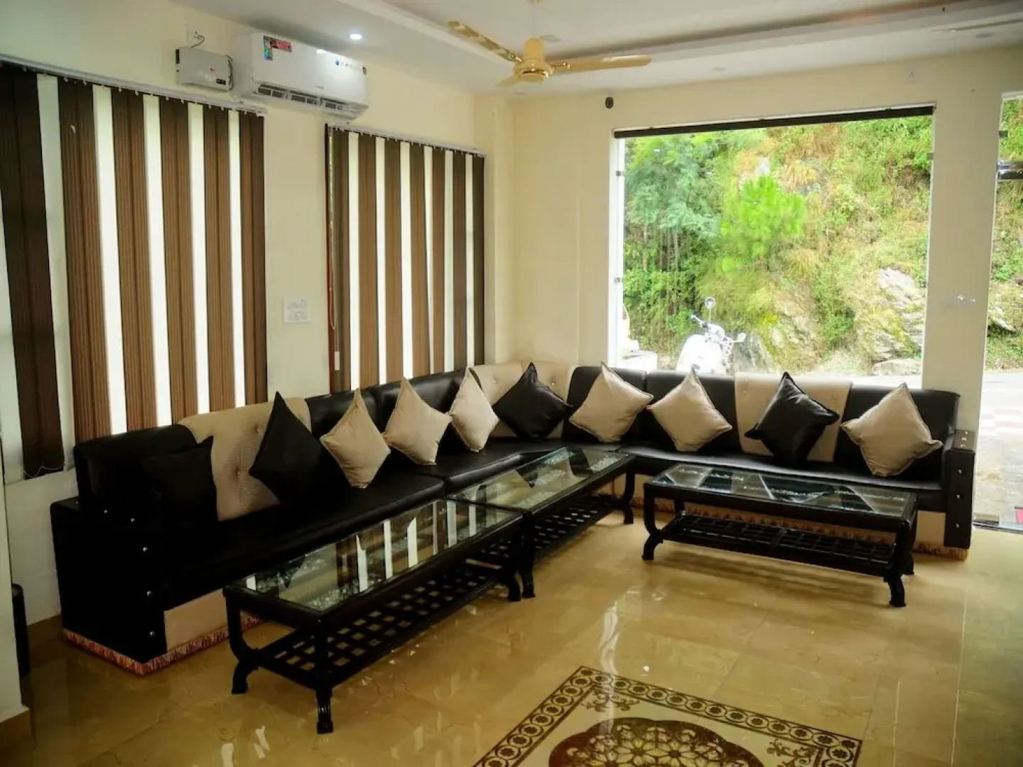 OYO 9407 Hotel Anjukul