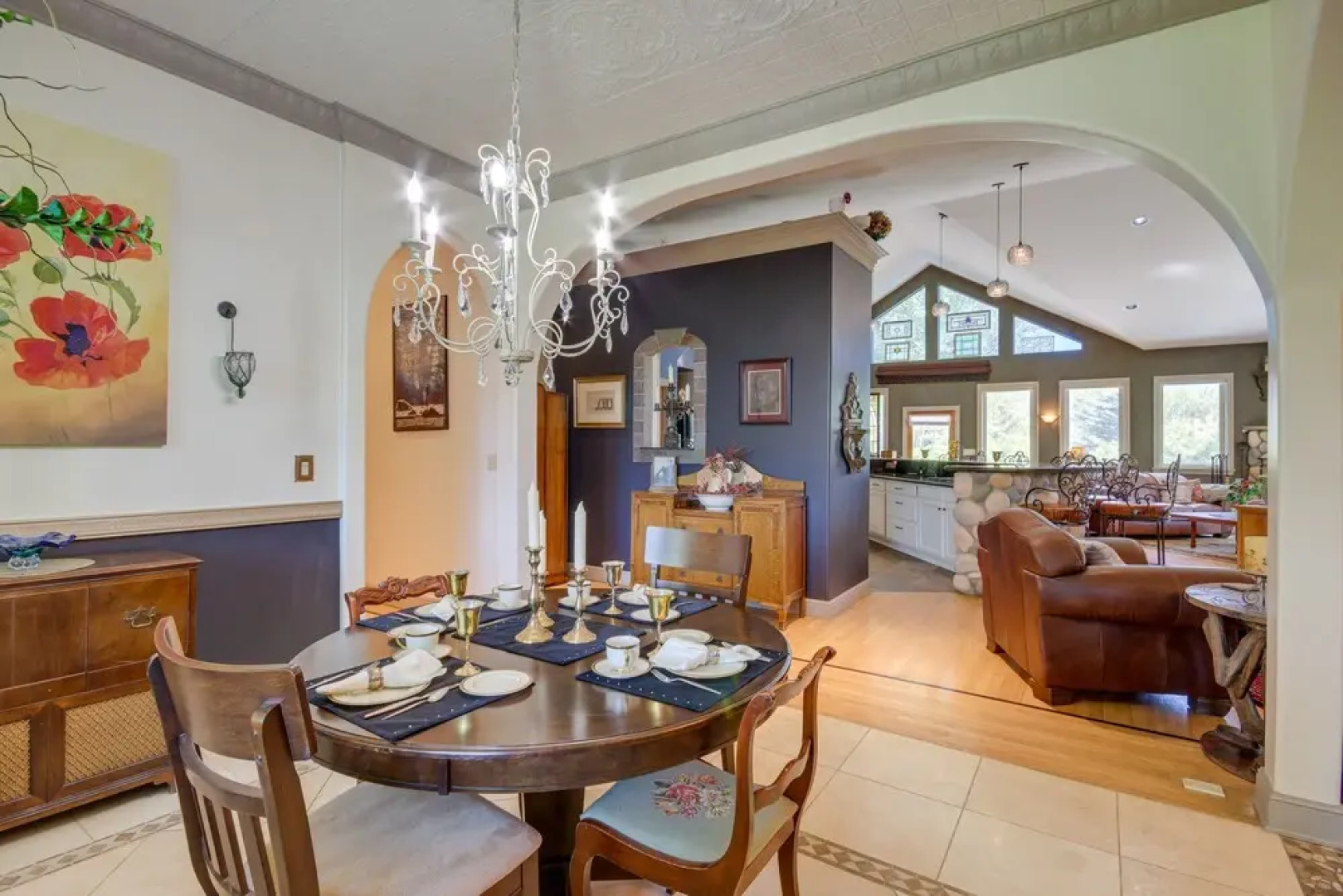 Riverfront Livingston House in Paradise Valley!