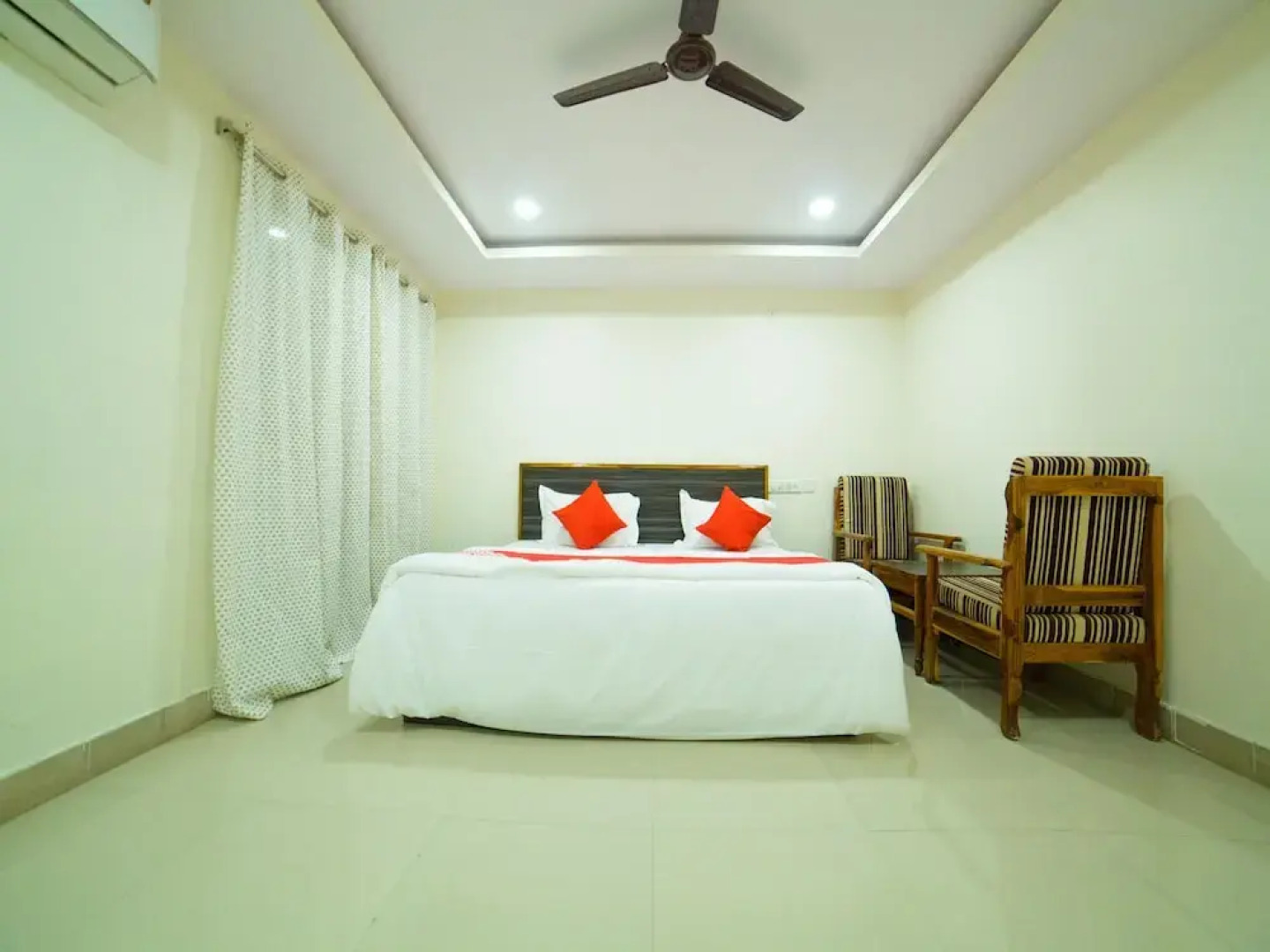 OYO 12973 Hotel Crystal