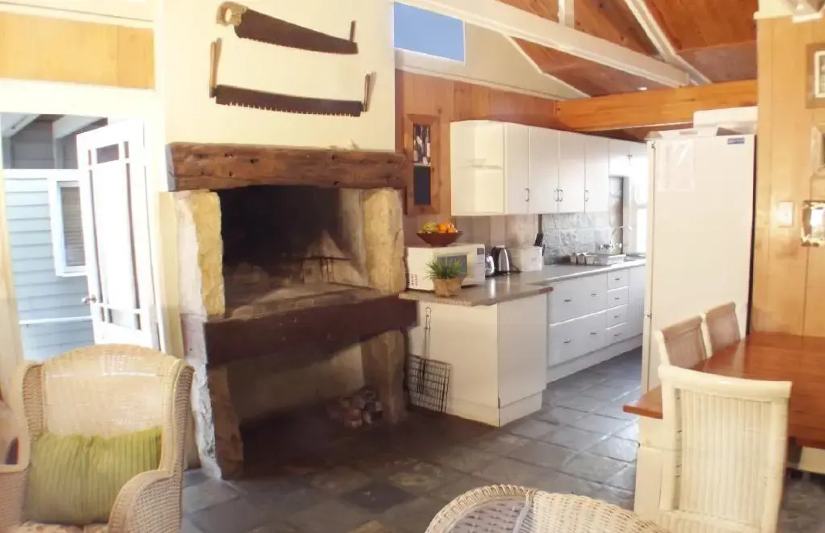 Point Village Accommodation -Linky's House