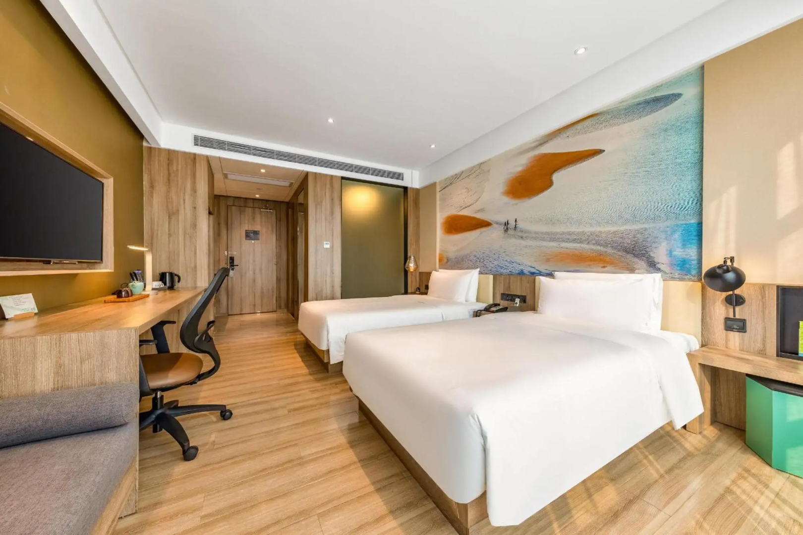 Atour Hotel High Speed Railway Station Maoming