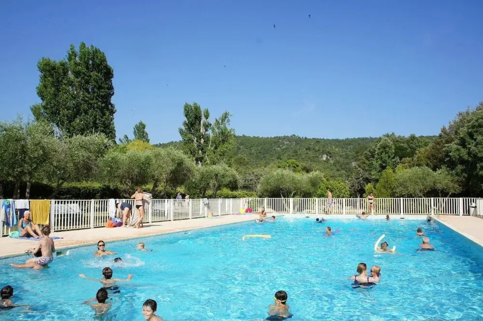 Romarine - Tourtour: mazet de charme, piscine et tennis. Apartment 2