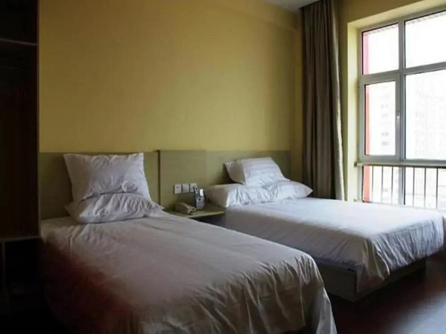 Hanting Express Chengde Railway Station