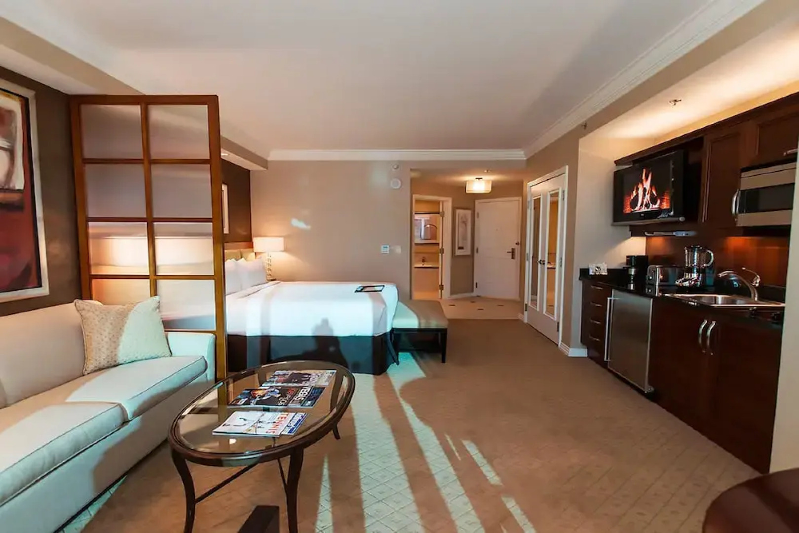 888 Two Bedroom Three Bath Suite at Signature Condo Hotel