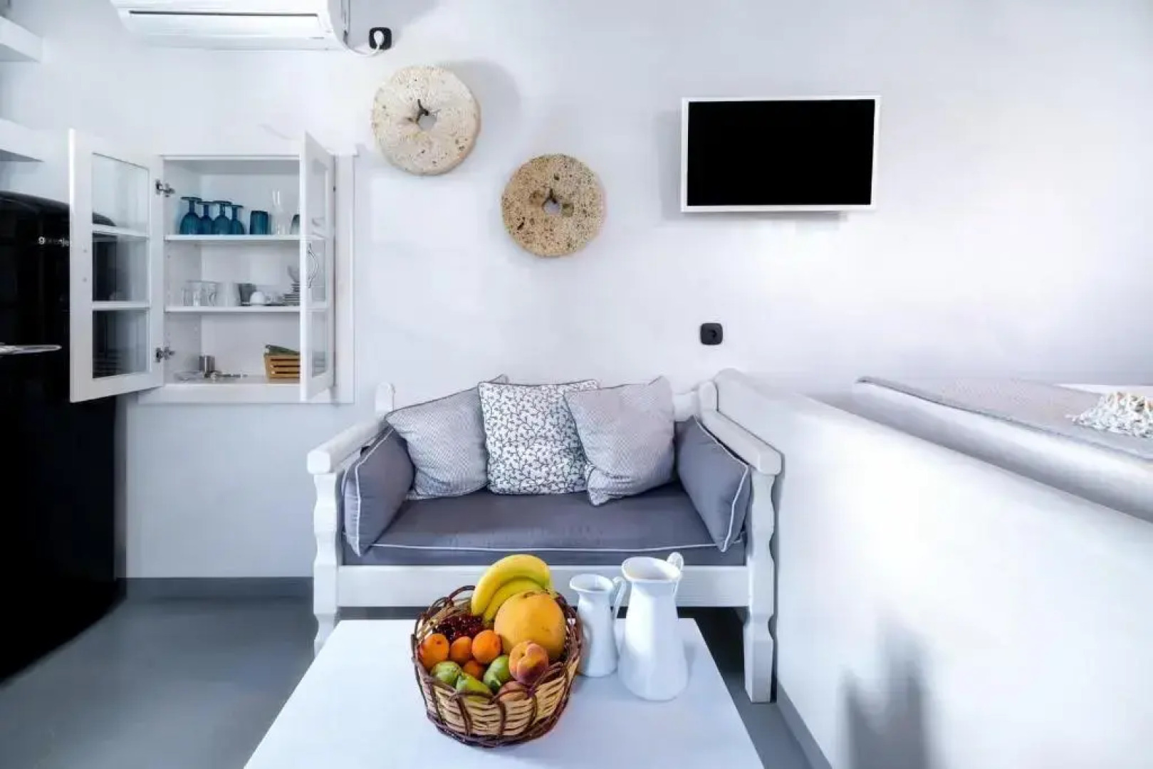 Spitaki Serifos Studio