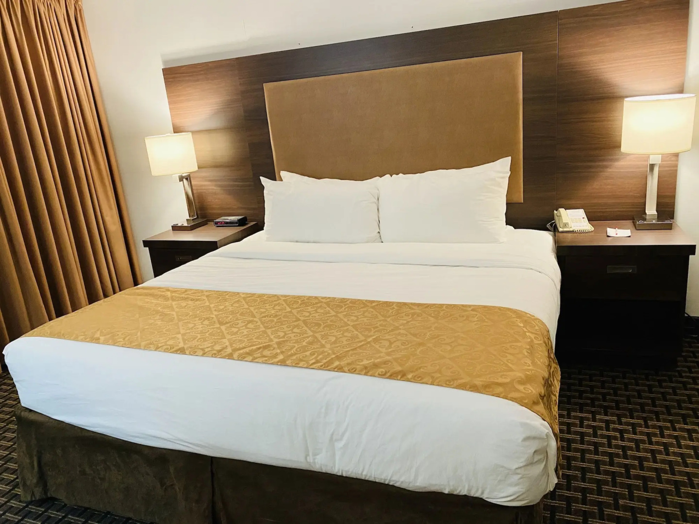 Ramada by Wyndham Belleville Harbourview Conference Centre