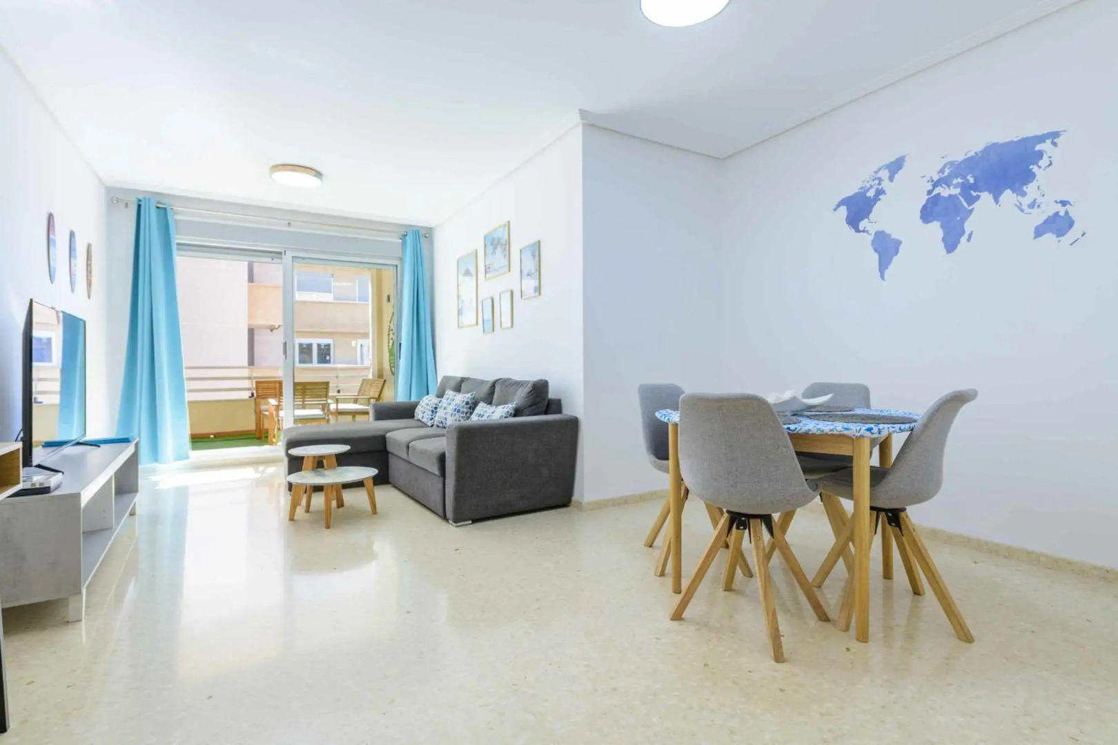 Apart Port Arenal con terraza y piscina