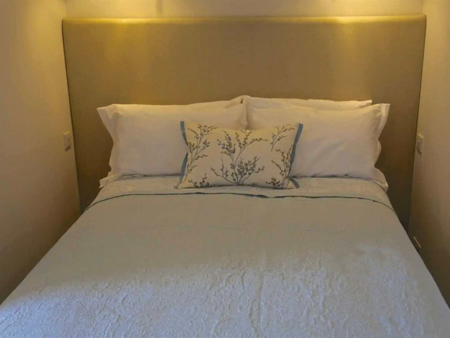 Paramount Apartments