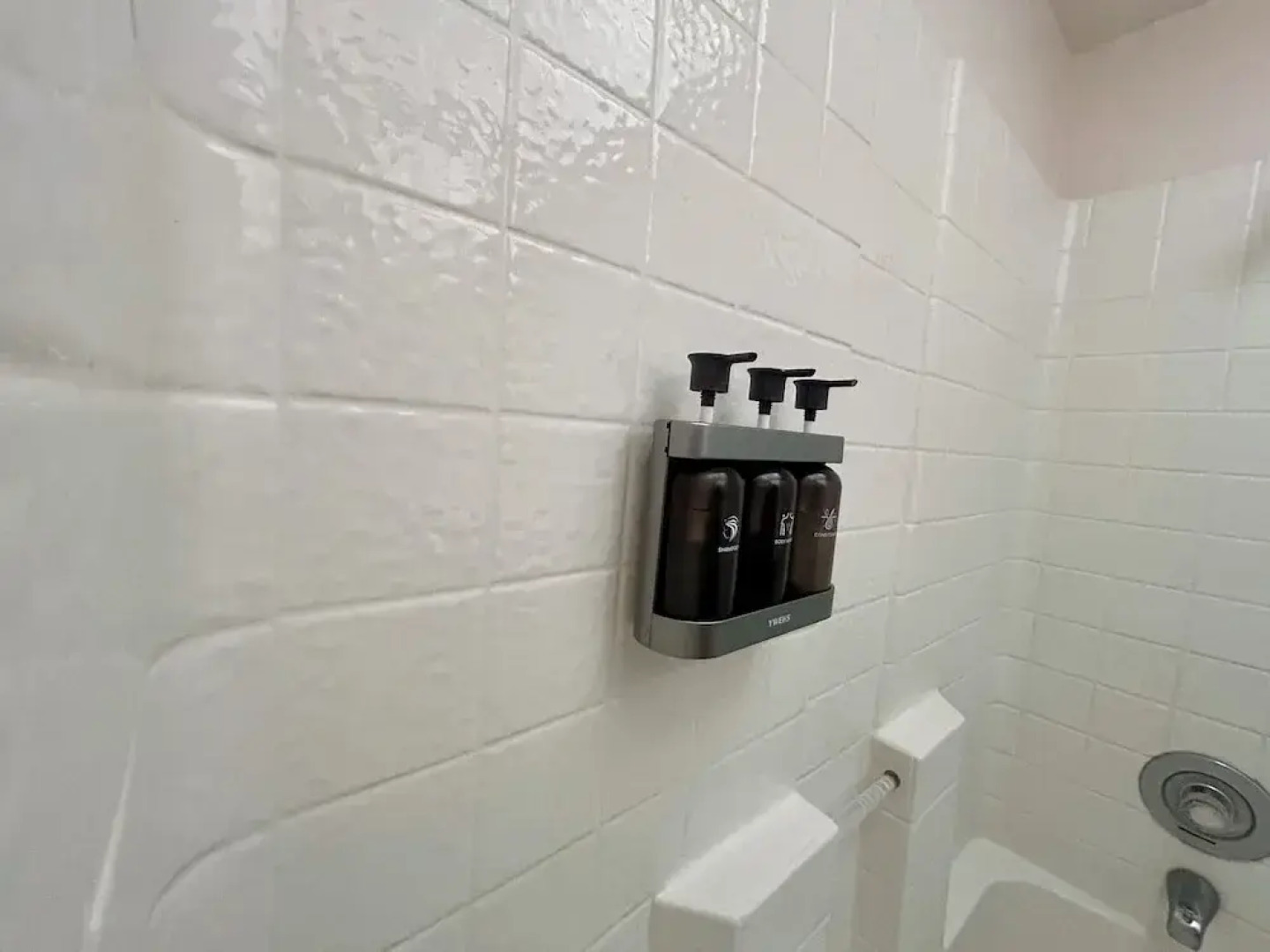 Private bedroom in Western Horizon Home