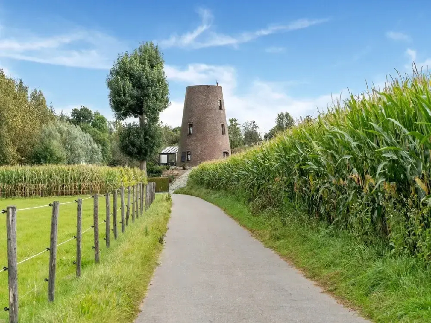 Charming Nieuwpoort Mill Retreat