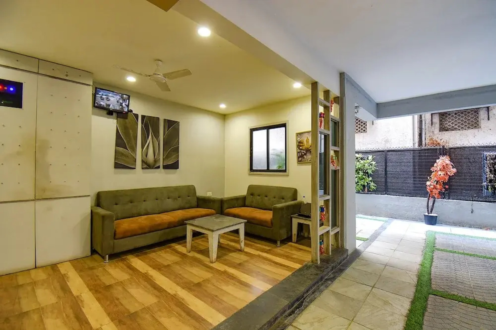 Fabhotel Royce Studio Apartments